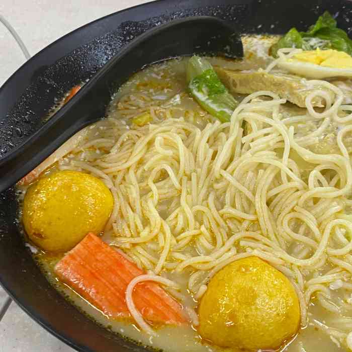 去二楼高的同学要注意不要撞头了嗷 「马来西亚喇沙汤粉」加了椰浆