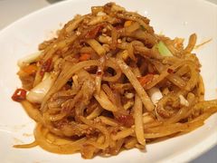 -阿瓦山寨·湘菜现炒·剁椒鱼头王(咸阳总店)
