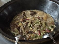 -粘豆包柴火铁锅炖