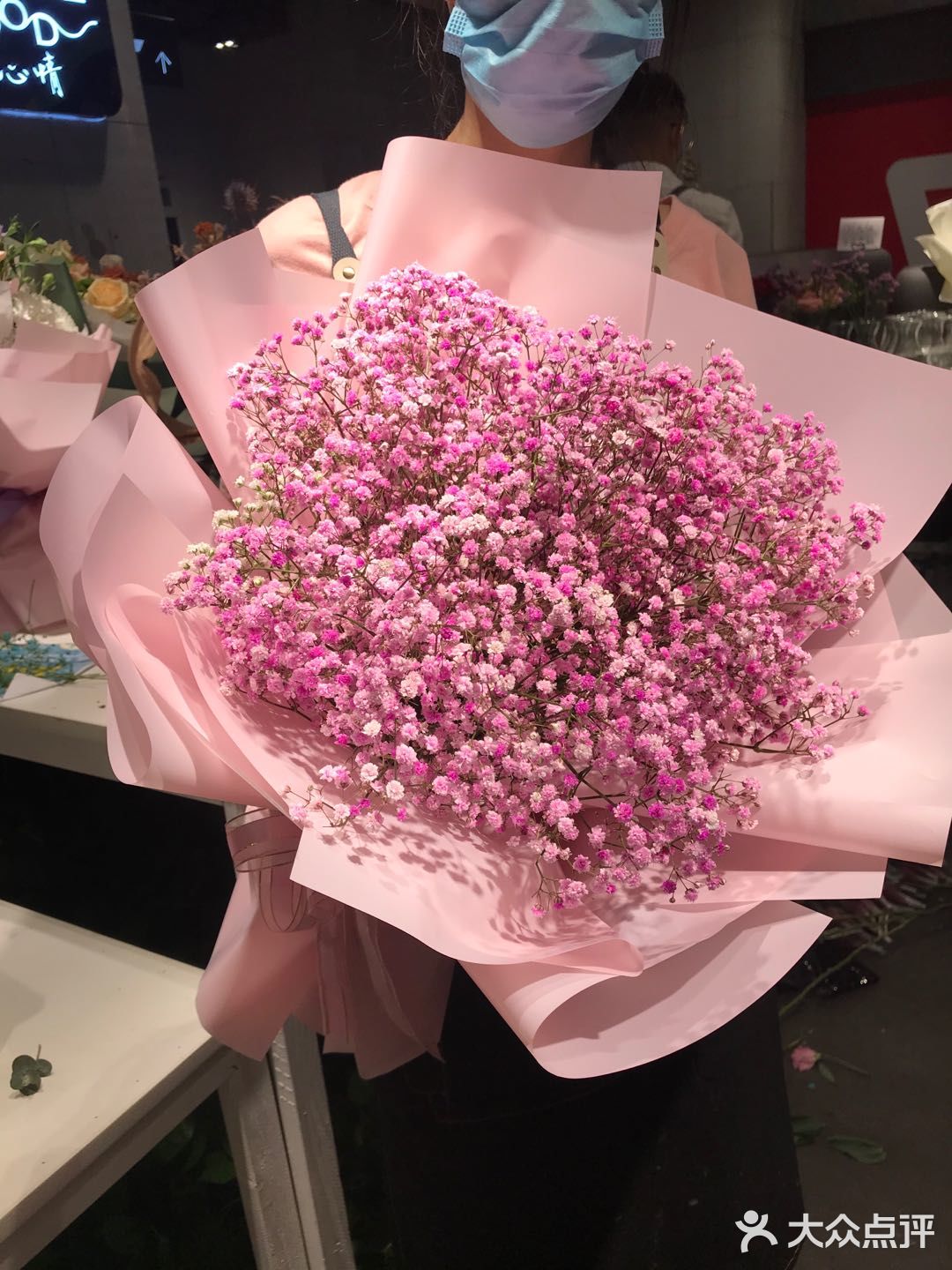 这家店虽然不是很大，但是花的品种很多