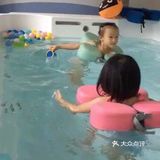 到泳池戏水来咯~
