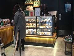 面包甜点陈列柜-星巴克(北京南站第三店)