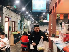 大堂-超越炭火牛蛙火锅鸡(河东店)