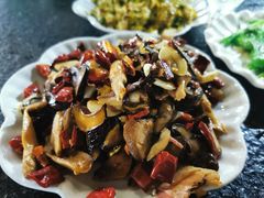 腊肉炒牛肝菌-海韵人家.海景花园经典云南菜(双廊店)