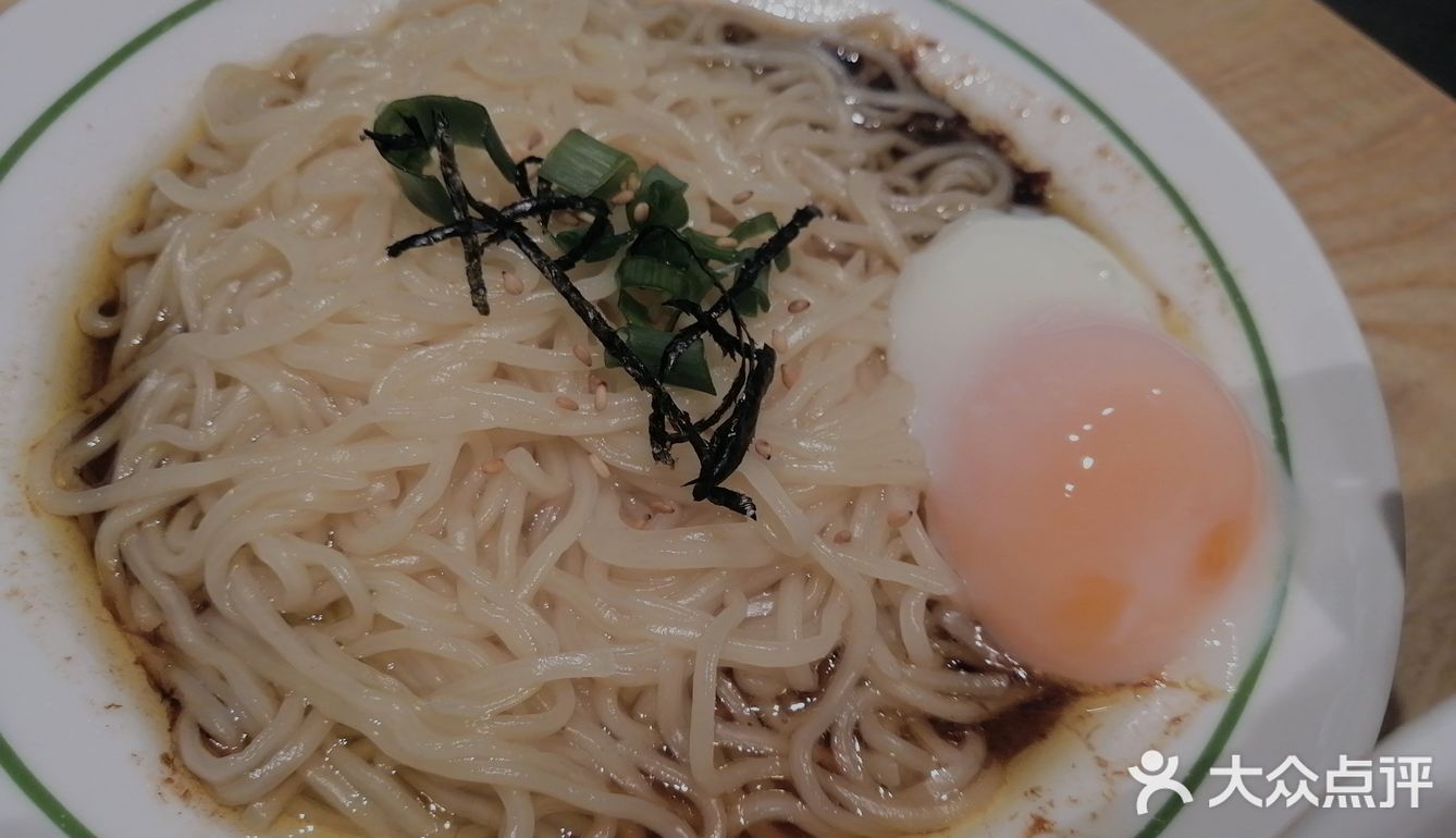 在大众点评上选择了一个双人套餐！两个女生可以吃的很饱！