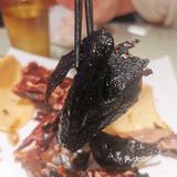 用用瓣开有很多汁流出来，一口下去外脆肉滑够汁够味
