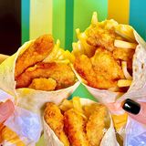 麦当劳也出卷饼了！脆笋+小酥肉cp