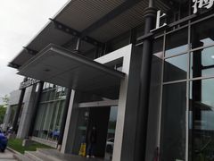 -上海星瀚奔驰4S店(红柳路店)