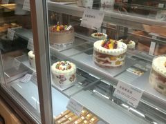 面包甜点陈列柜-Dough&Joe团憩(瑞虹天地月亮湾店)