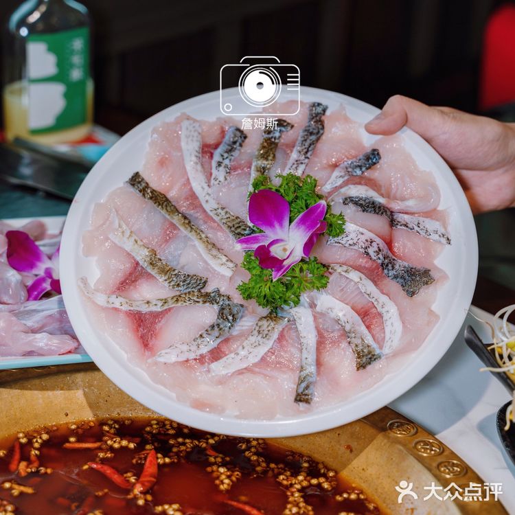 昆明美食|辣上头的蛙火锅·捞三国