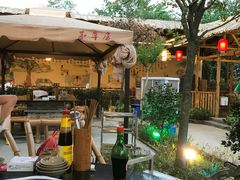 -茅草房·河畔园林火锅