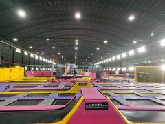 -嘿哟动霸CHUA·新潮玩运动娱乐中心·蹦床滑冰团建乐园