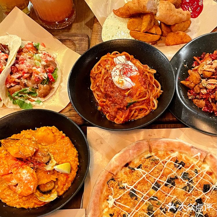 来武汉也要去的小酒馆工业风环境菜品真的惊艳我️