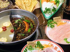 -居石捞·潮汕卤水火锅(南国明珠店)