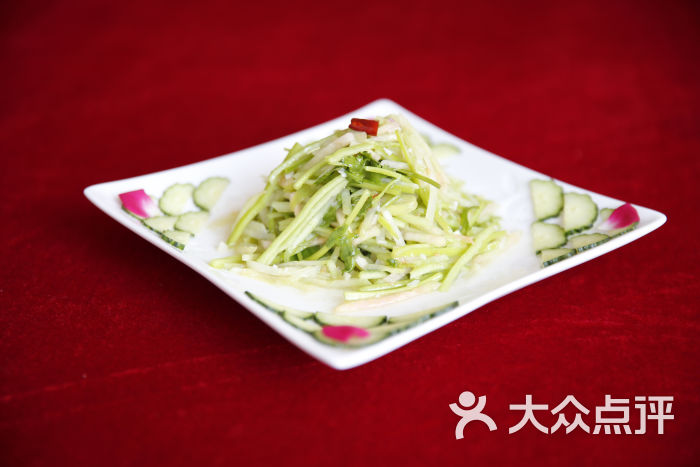 青柿子拌辣子香菜