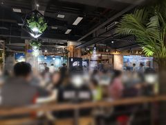 大堂-洪氏嗨捞·广东猪肚鸡·椰子鸡火锅(西咸万象城店)