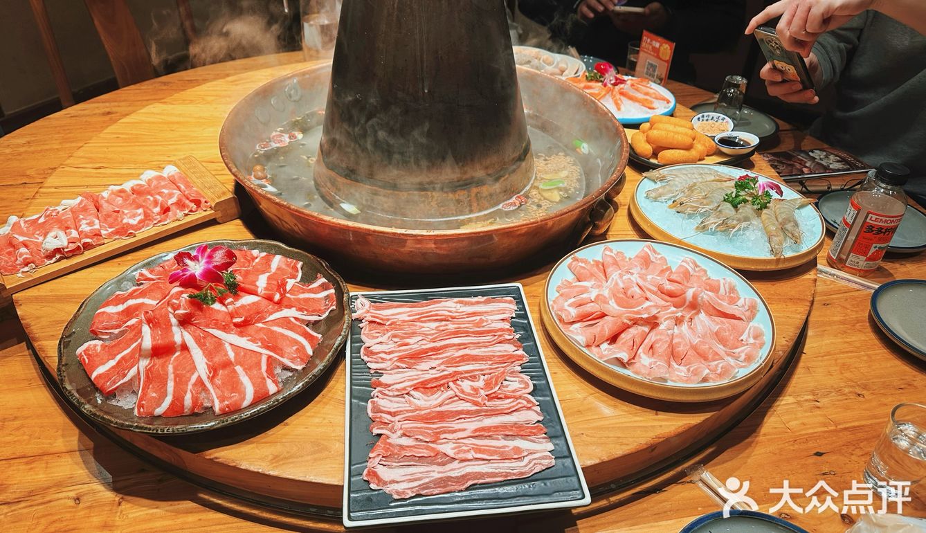 跟洗澡盆一样大的火锅🍲
