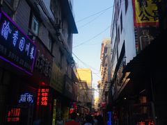 -许西美食一条街