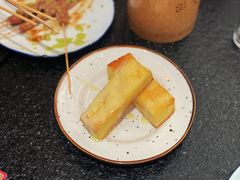 -何妹湿辣牛肉·粤式烧烤砂煲(桂雅路店)