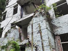 -四川汶川特大地震漩口中学遗址