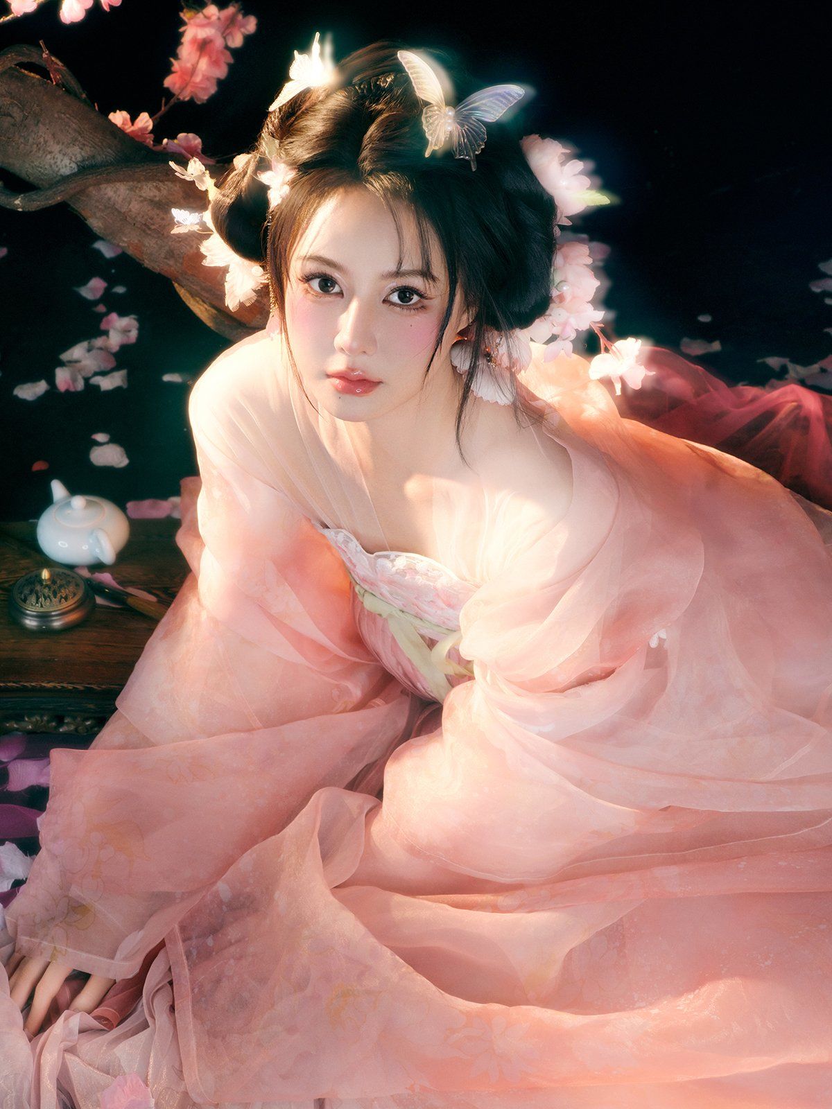 📸拍摄:「瞳·阑梦古装写真馆」
风格:唐风汉服 梦幻 唯美 少女