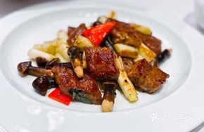 Yiwei Scallion Stir-fried Wagyu Cubes
