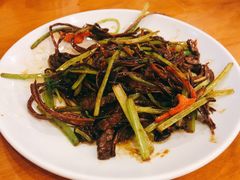 茶树菇炒牛柳-牧羊餐厅