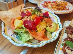 三文鱼牛油果沙拉-Alimentari Grande(东湖路店)