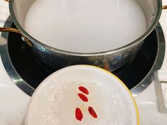 雪燕粥水锅底-喜聚薈·花膠雞海鮮火鍋(越秀店)