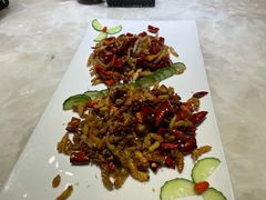 炸蚕蛹拼竹虫-滇越乘象云南餐厅(豆各庄店)