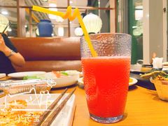 鲜榨西瓜汁-美洲岛烤肉自助餐厅