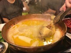 -鲜入围煮花胶鸡海鲜火锅