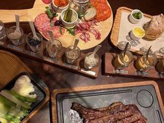 -恰餐厅及酒吧 CHAR Bar & Grill (北京丽都皇冠假日店)