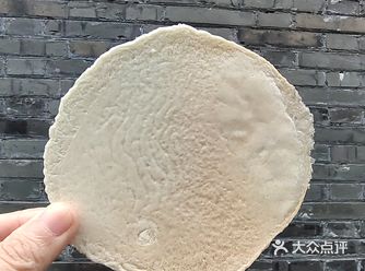 从琼花观站下车走不远，就来到了东关街的侧门入口