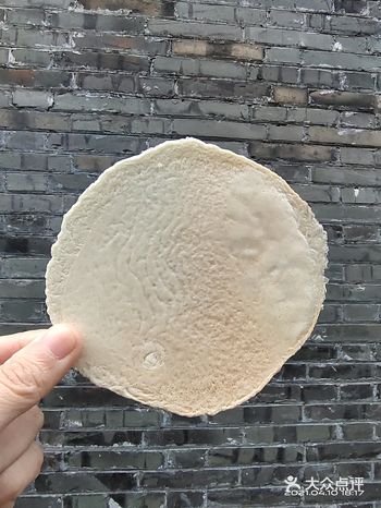从琼花观站下车走不远，就来到了东关街的侧门入口