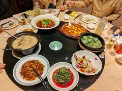 -石家饭店·百年老字号(灵岩山穹灵路店)