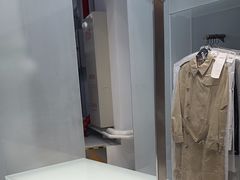 -福奈特洗衣洗鞋(宝华广场店)
