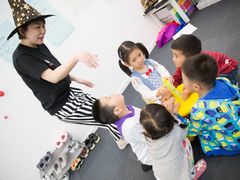 -猴有戏教育戏剧·音乐剧·主持口才·演讲朗诵辩论(环球港华师大校区)