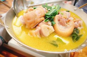 Tujia Stewed Smoked Pig Trotter