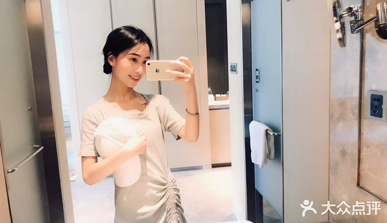 我们是观景房,很漂亮,起来就看见满窗户的海