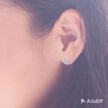 总价刚2000块，瞬间觉得比起钻戒划得着太多了