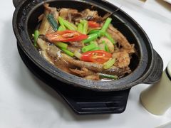 杂鱼煲-新名园餐厅