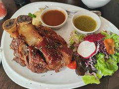 -Chom Cafe and Restaurant
