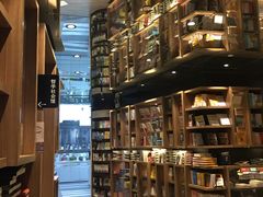 -钟书阁(松江泰晤士小镇店)