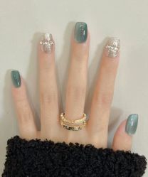 -进巍美甲美睫店