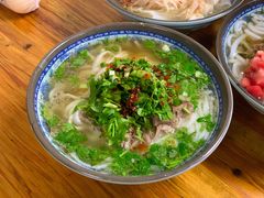 耙肉饵丝-巍山𤆵肉饵丝