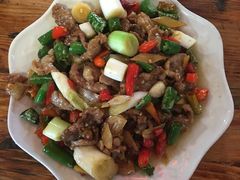 农家炒黑猪肉-小锅巴纳西餐厅