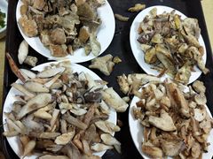 -东巴谷野生菌火锅餐厅