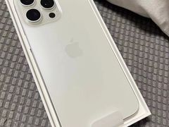 -Apple零售店(华贸购物中心店)