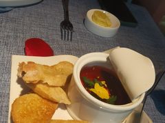 -弦月窗LUNETTE BY AMANDA(复兴路店)